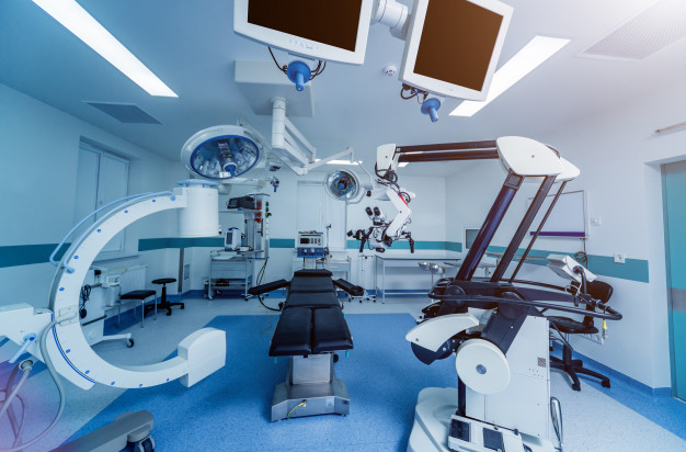 equipement-moderne-salle-operation-dispositifs-medicaux-pour-neurochirurgie